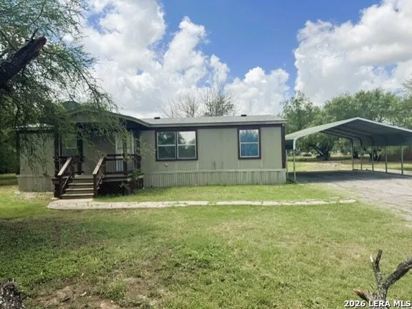$1,500 | 165 County Road 6751, Devine, TX 78016