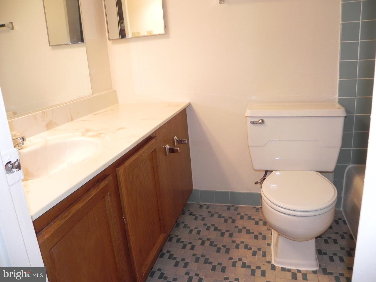 2505 Baltimore Road, Unit 6 Rockville, MD 20853 - Photo 15 of 20 Bath 1a