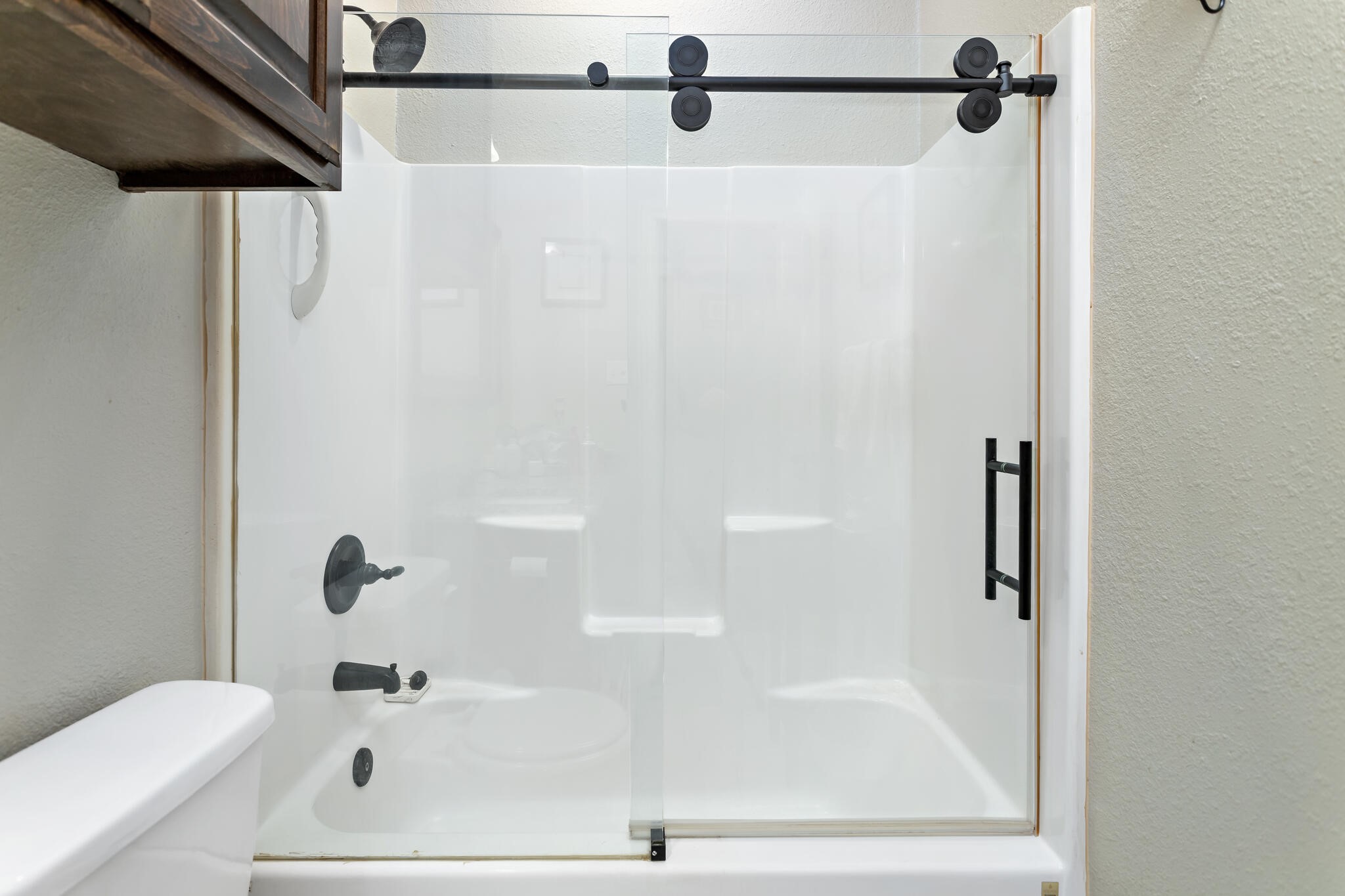 3210 Ethan Symone Street Beaumont, TX 77705 - Photo 15 of 33 a bathroom with a bathtub