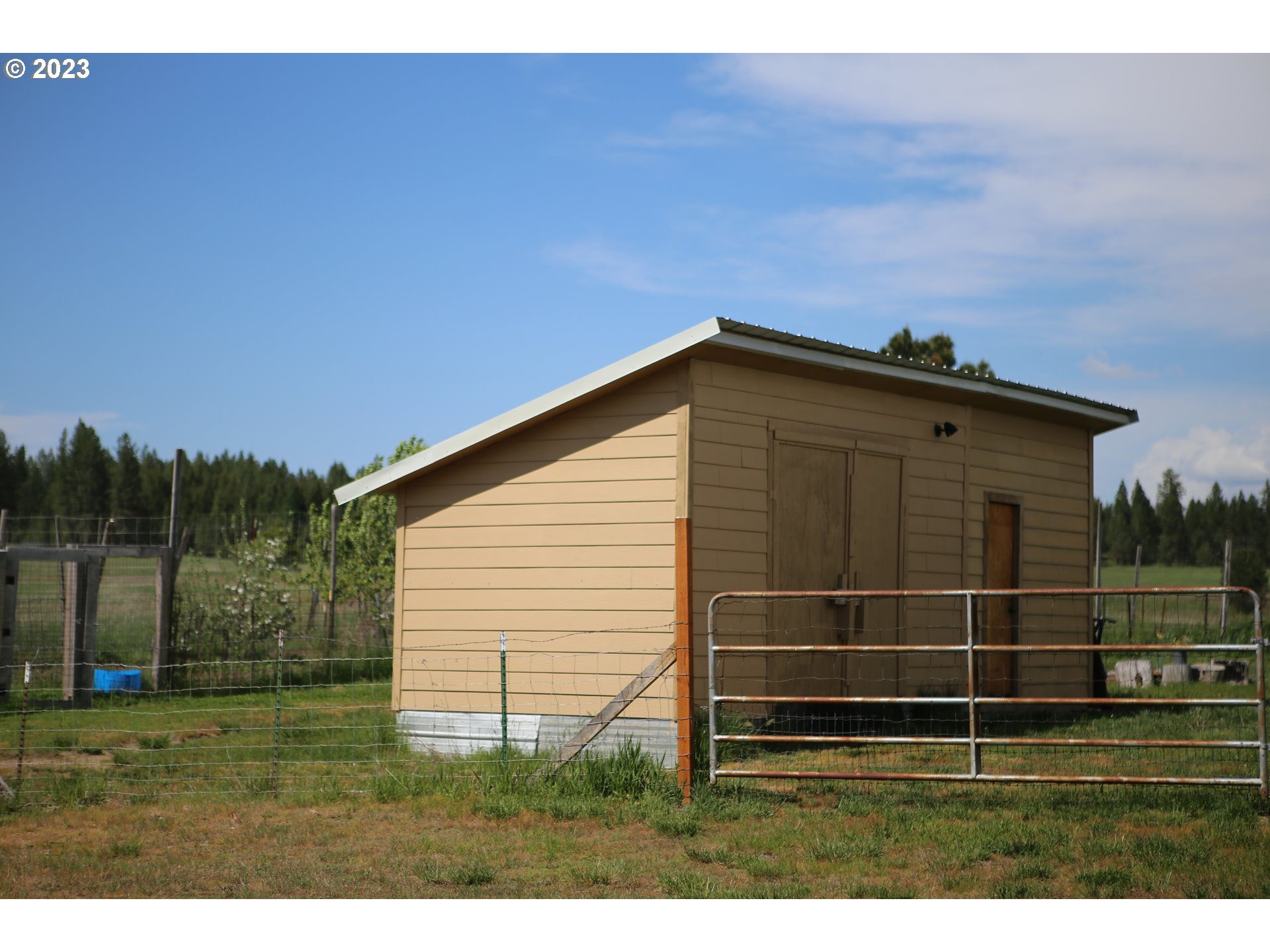 75531 Robinson Road Elgin, OR 97827 - Photo 21 of 26 Shed