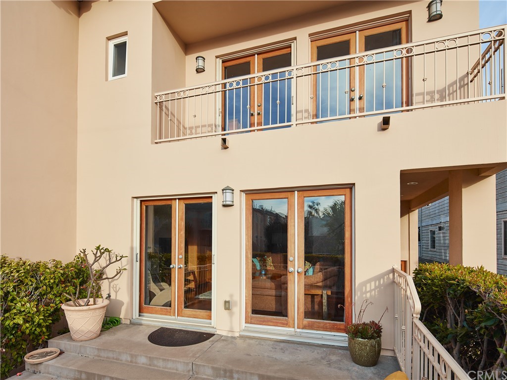 210 Whiting Street, Unit C El Segundo, CA 90245 - Photo 11 of 27 a building with couple of potted plant in front of a house