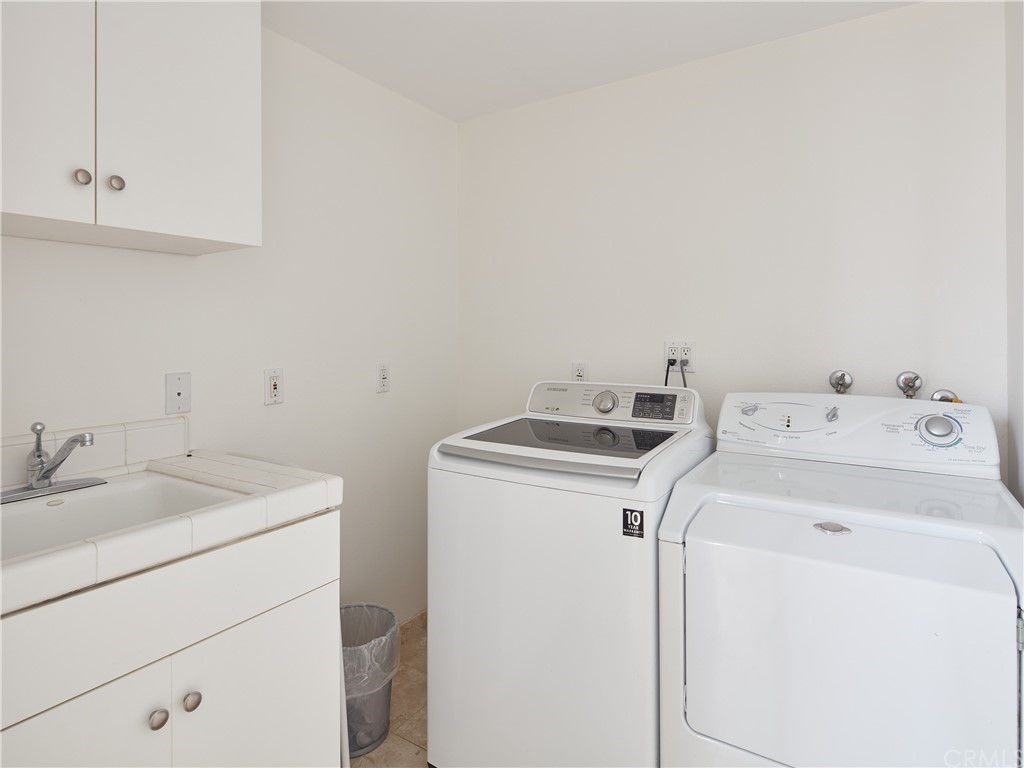 210 Whiting Street, Unit C El Segundo, CA 90245 - Photo 24 of 27 a utility room with dryer and washer