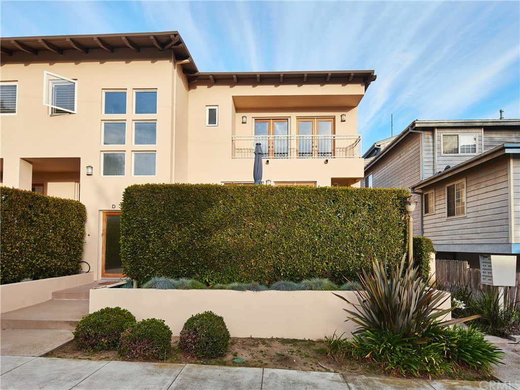 210 Whiting Street, Unit C El Segundo, CA 90245 - Photo 3 of 27 a front view of a house with a yard