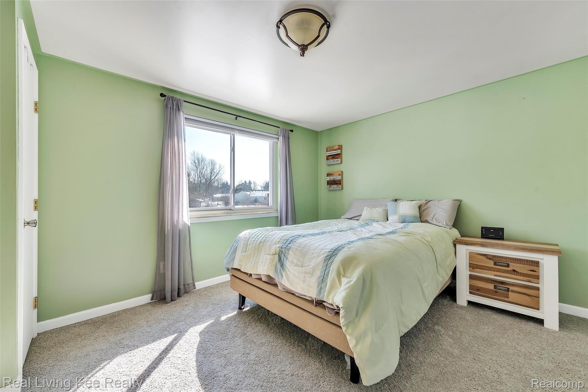 2733 Pheasant Court Rochester, MI 48306 - Photo 28 of 34 2733-Pheasant-Court-Rochester-MI-windowstill-20.jpg