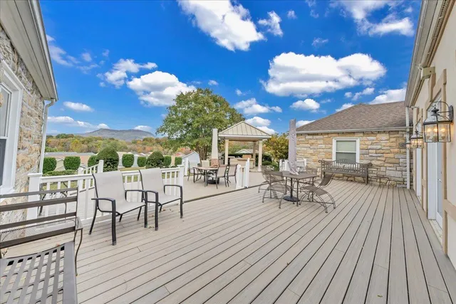 $445,000 | 1152 Cardiff Court, Roanoke, VA 24019