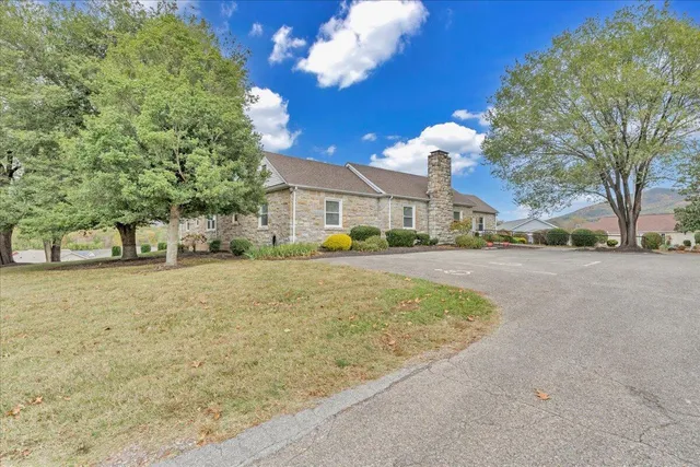 $445,000 | 1152 Cardiff Court, Roanoke, VA 24019