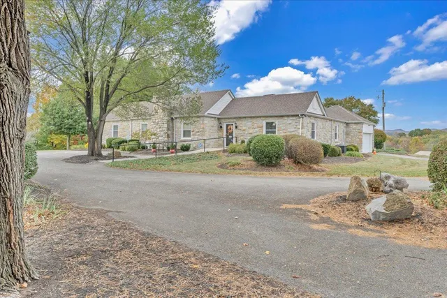 $445,000 | 1152 Cardiff Court, Roanoke, VA 24019