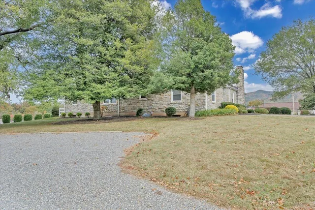 $445,000 | 1152 Cardiff Court, Roanoke, VA 24019