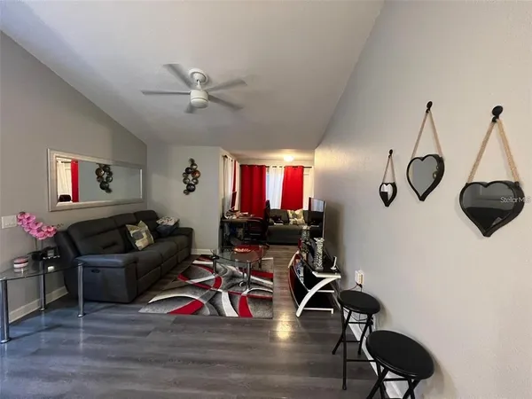$1,350 | 4518 Commander Drive, Unit 1933, Orlando, FL 32822