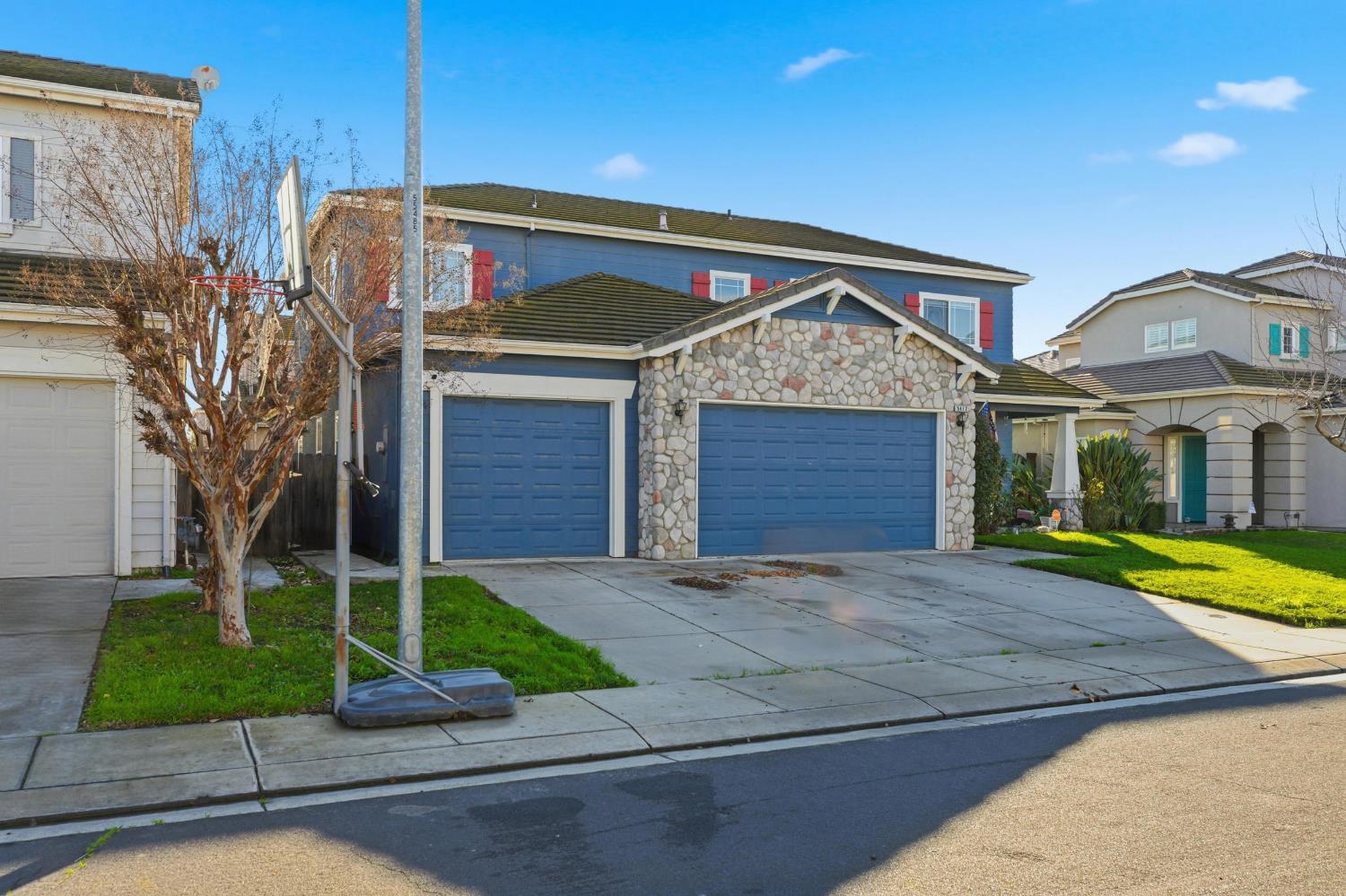 5412 Port Alice Way Salida, CA 95368 - Photo 4 of 37 a front view of a house with garden