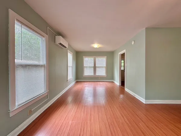 $2,295 | 914 East 39th Street, Unit 1, Austin, TX 78751