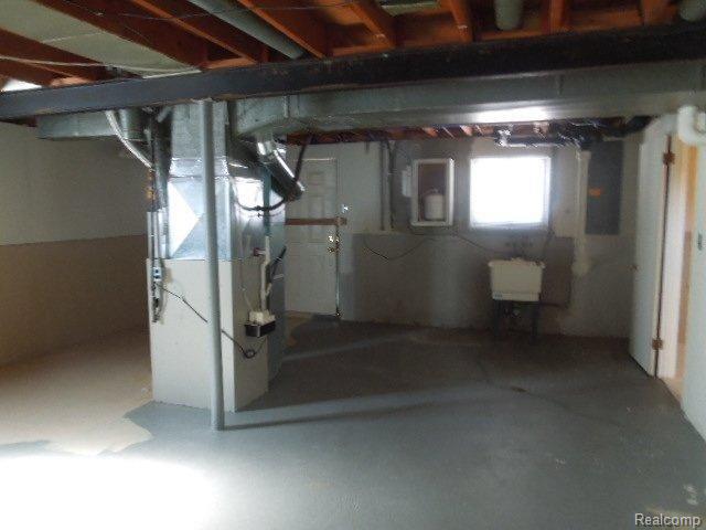 1465 Adrian Road Walled Lake, MI 48390 - Photo 16 of 20 iho 081.jpg