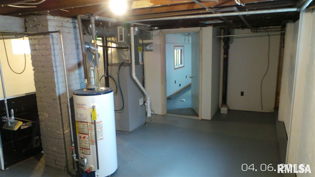2716 Middle Road Davenport, IA 52803 - Photo 18 of 23 Gallery Image 18