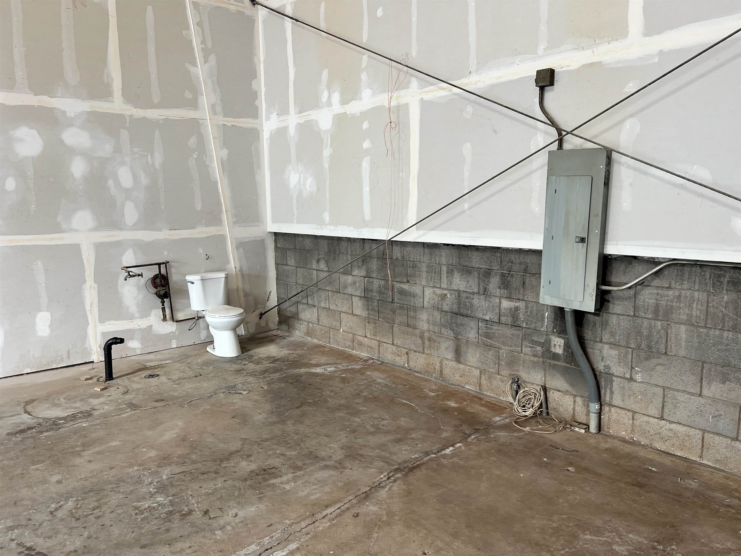 147 Kupuohi Street, Unit G3 Lahaina, HI 96761 - Photo 8 of 12 a view of a sink