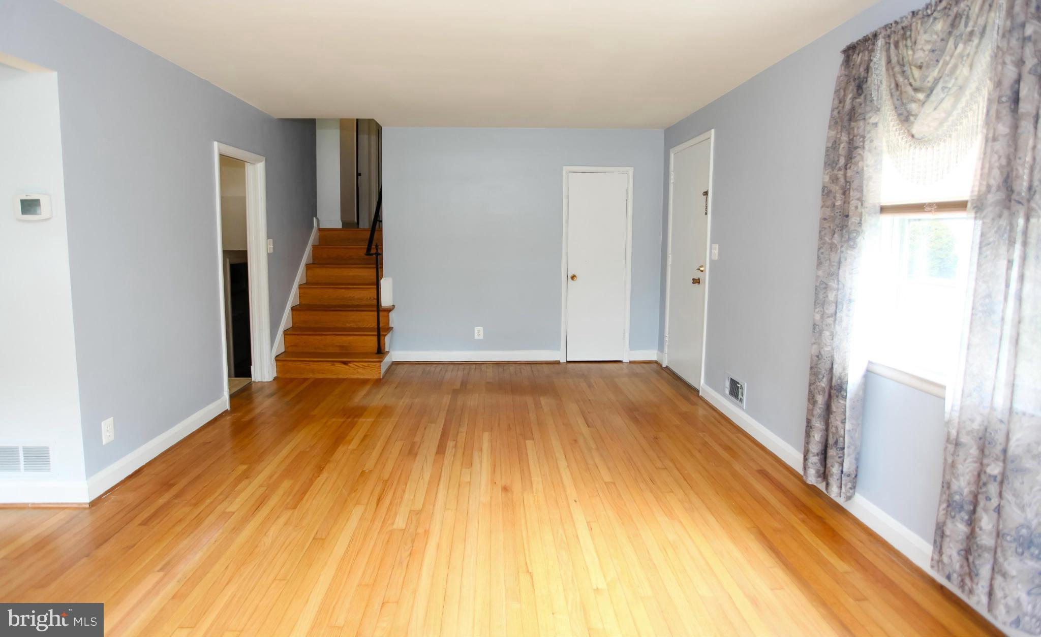 1916 Beverly Road Catonsville, MD 21228 - Photo 5 of 25 Living Room