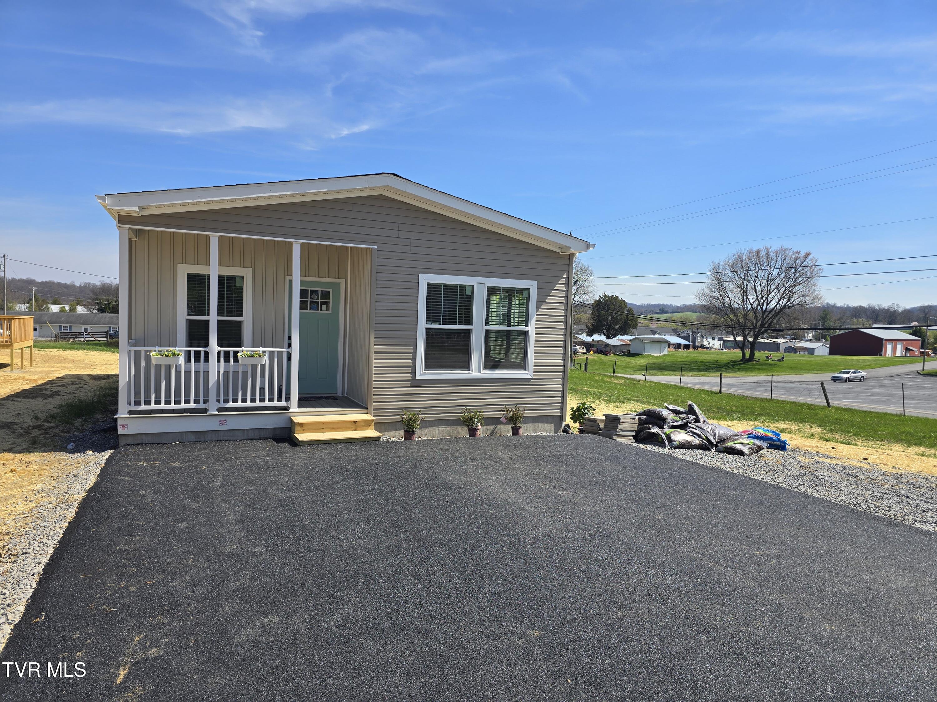 2204 Oak Street Gray, TN 37615 - Photo 1 of 36 1000099610