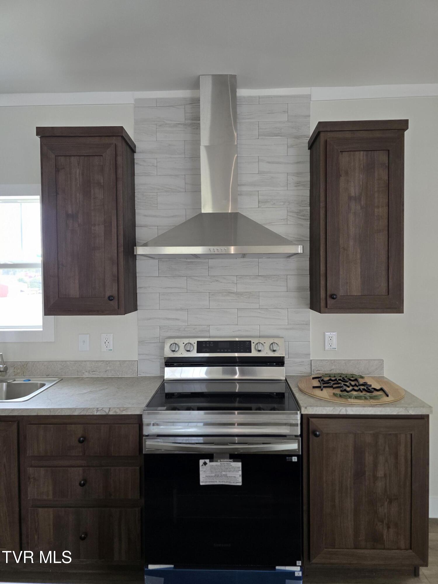 2204 Oak Street Gray, TN 37615 - Photo 6 of 36 20251026_132940