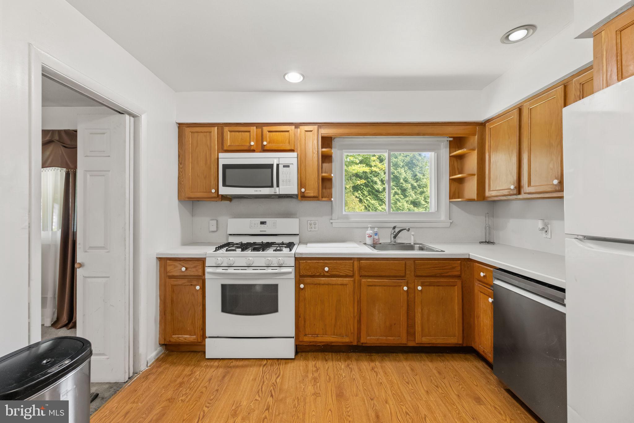 1350 Lower Ferry Road Ewing, NJ 08618 - Photo 7 of 25