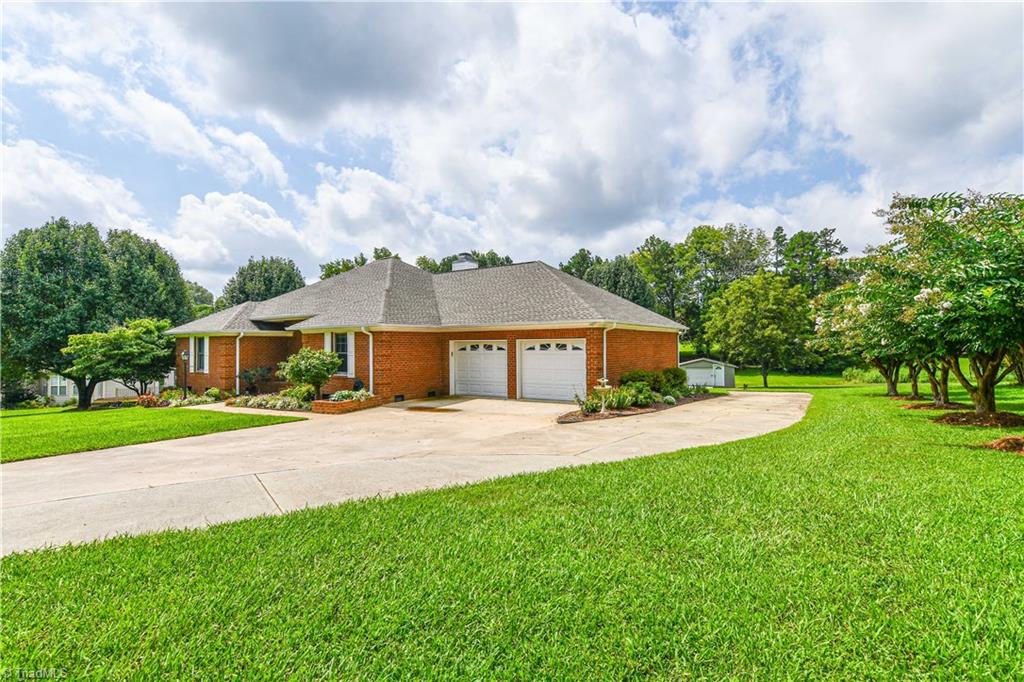4215 Finch Farm Road Trinity, NC 27370 - Photo 3 of 30 Right Front.