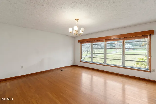 $274,900 | 180 Doughtys Chapel Road, Greeneville, TN 37745