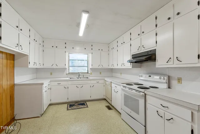 $274,900 | 180 Doughtys Chapel Road, Greeneville, TN 37745