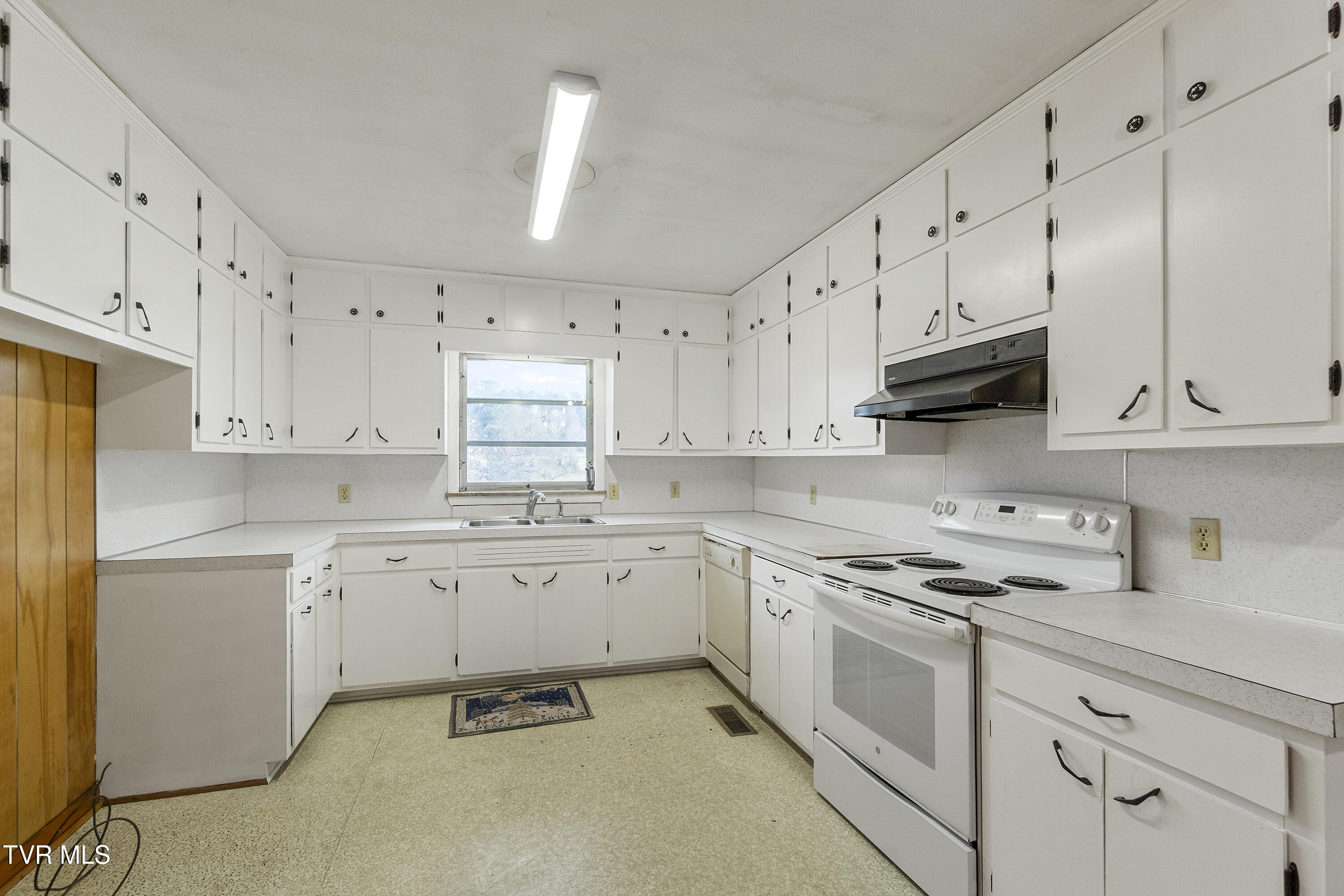 180 Doughtys Chapel Road Greeneville, TN 37745 - Photo 17 of 42 DSC03420