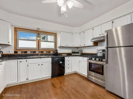 $449,999 | 875 South York Street, Elmhurst, IL 60126