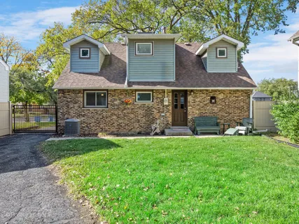 $449,999 | 875 South York Street, Elmhurst, IL 60126