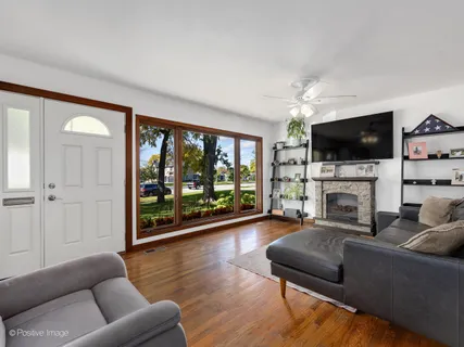 $449,999 | 875 South York Street, Elmhurst, IL 60126