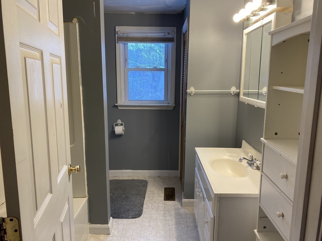606 Turnpike Road Ashby, MA 01431 - Photo 17 of 20