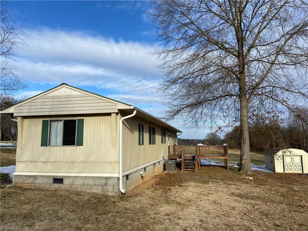 297 Collins Road Dobson, NC 27017 - Photo 4 of 23 Gallery Image 4