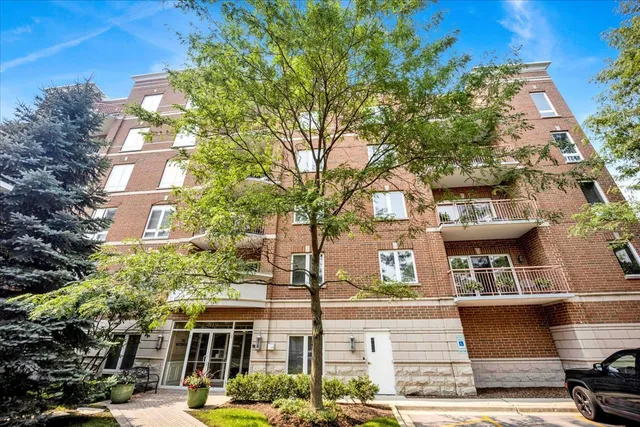 $400,000 | 819 Graceland Avenue, Unit 506, Des Plaines, IL 60016