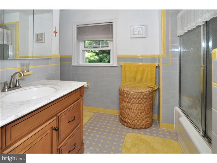 1464 Holcomb Road Huntingdon Valley, PA 19006 - Photo 12 of 16