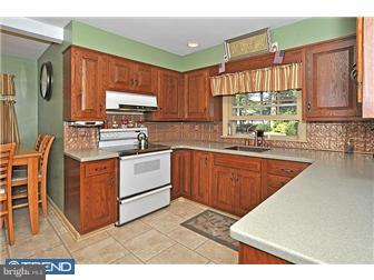 1464 Holcomb Road Huntingdon Valley, PA 19006 - Photo 4 of 16