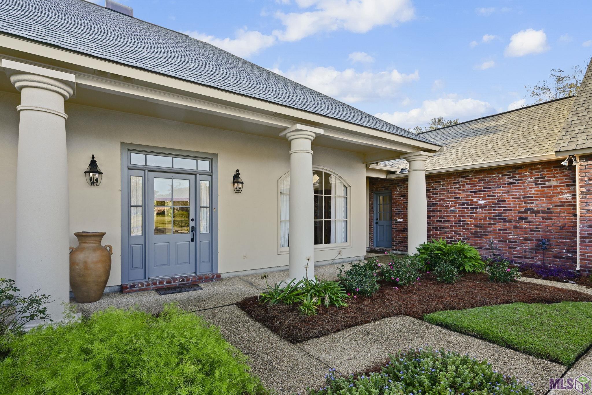 19110 South Trent Jones Drive Baton Rouge, LA 70810 - Photo 3 of 44