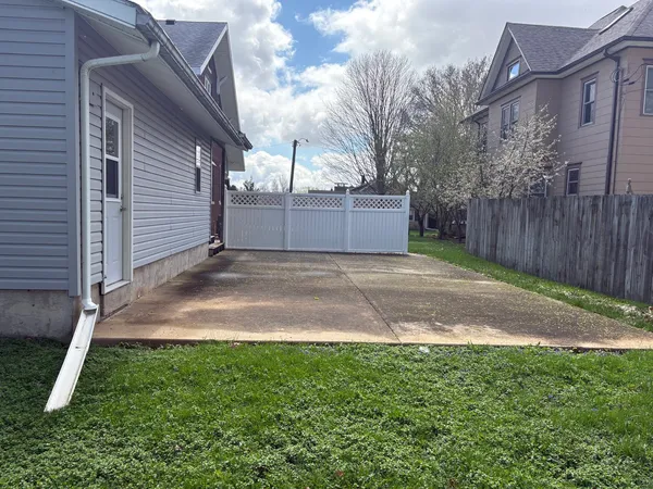 $210,000 | 608 Main Street, Ashton, IL 61006