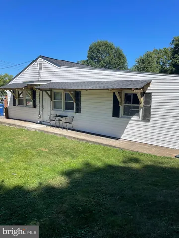 $1,800 | 5527 Halwis Street, Alexandria, VA 22303