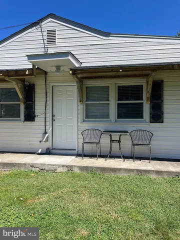 $1,800 | 5527 Halwis Street, Alexandria, VA 22303