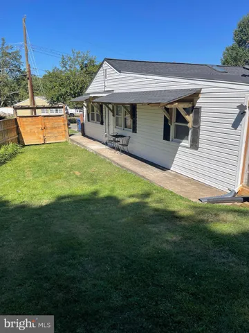 $1,800 | 5527 Halwis Street, Alexandria, VA 22303