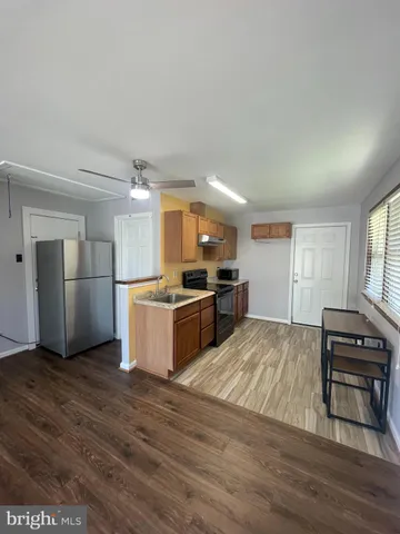 $1,800 | 5527 Halwis Street, Alexandria, VA 22303