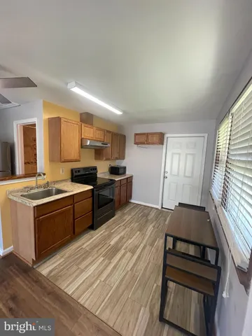 $1,800 | 5527 Halwis Street, Alexandria, VA 22303