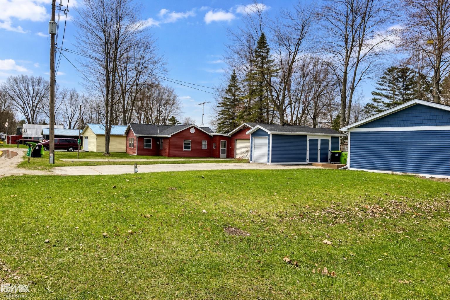 4800 Maxson Drive Hope, MI 48628 - Photo 2 of 23