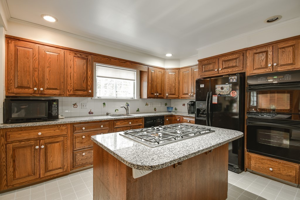 49 Sawyer Road Wellesley, MA 02481 - Photo 6 of 25