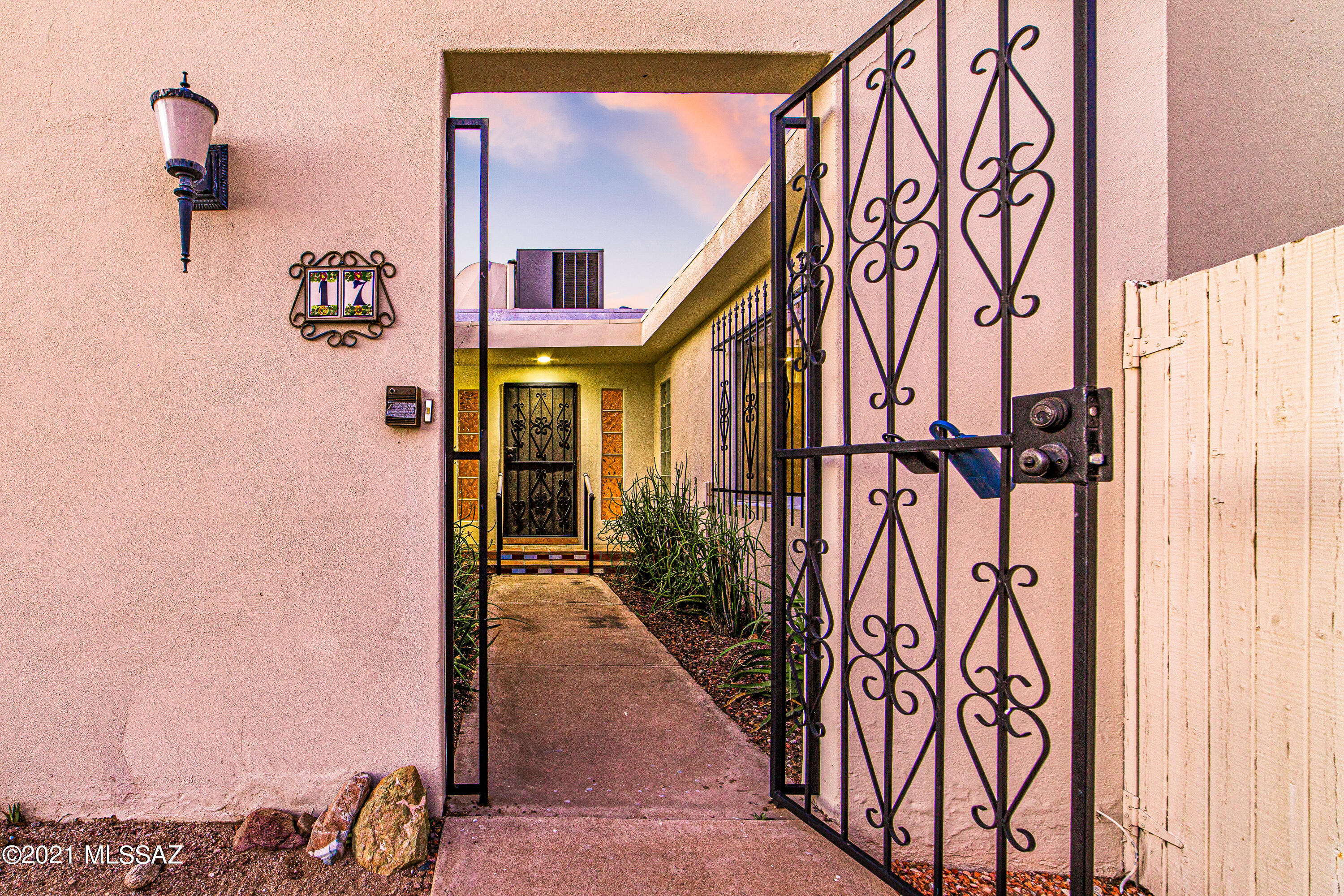 6100 North Oracle Road, Unit 17 Tucson, AZ 85704 - Photo 3 of 22