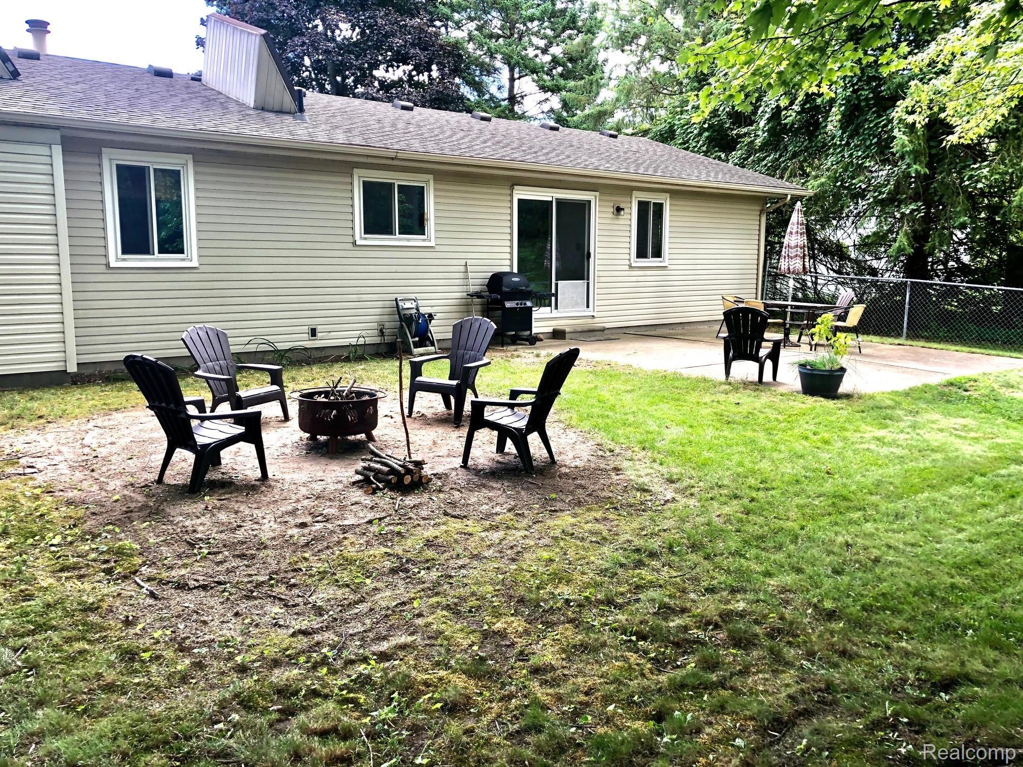 13778 Lenmoore Road Belleville, MI 48111 - Photo 28 of 44 IMG_5346.jpg