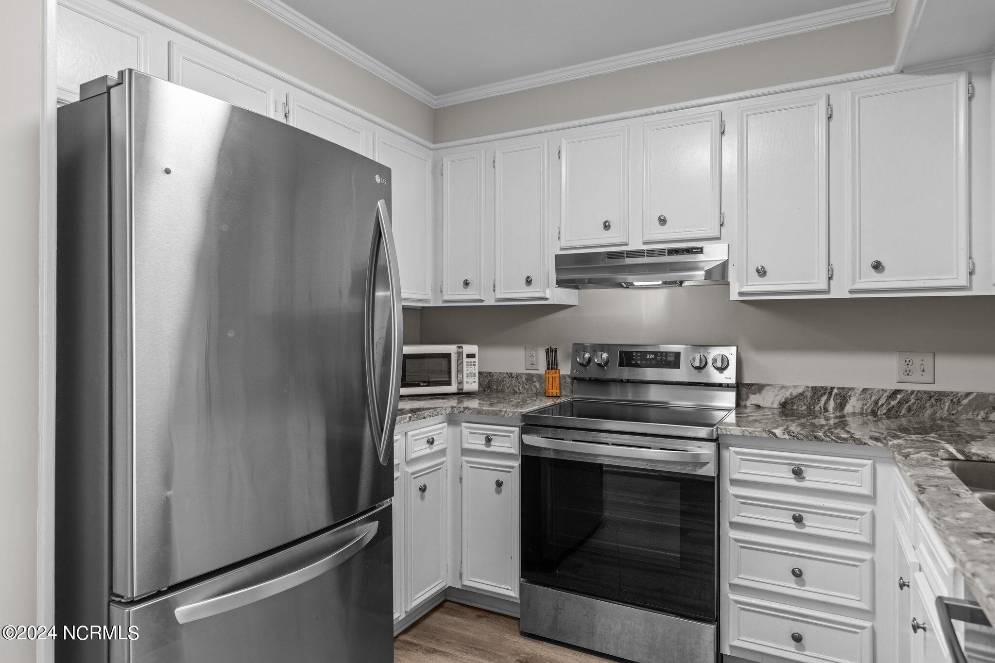2111 West Fort Macon Road Atlantic Beach, NC 28512 - Photo 6 of 54 Kitchen