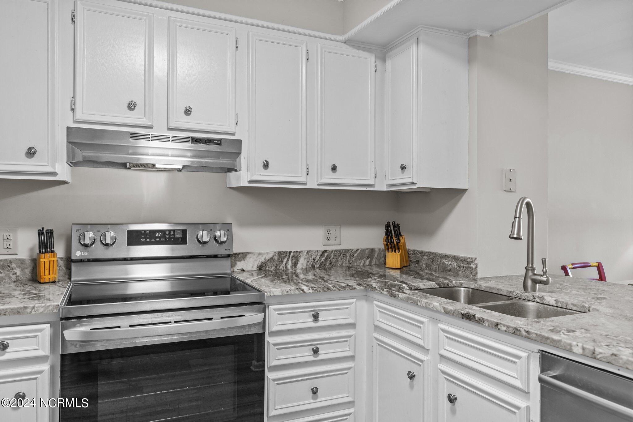 2111 West Fort Macon Road Atlantic Beach, NC 28512 - Photo 9 of 54 Kitchen