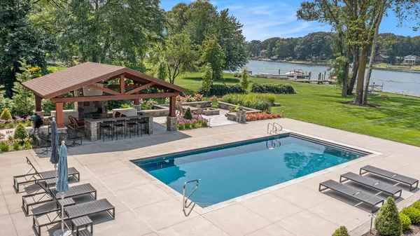 $2,535,000 | 798 Pine Bay Drive, Holland, MI 49424
