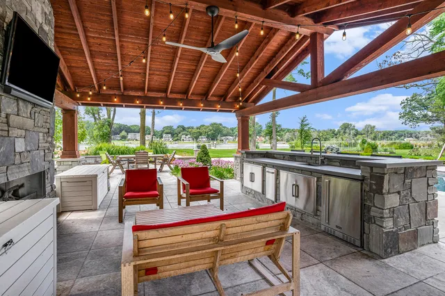 $2,625,000 | 798 Pine Bay Drive, Holland, MI 49424