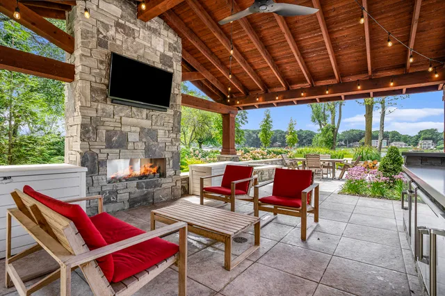 $2,625,000 | 798 Pine Bay Drive, Holland, MI 49424